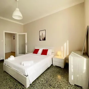 Comodo E Pratico Nel Cuore Pulsante Di Apartamento
